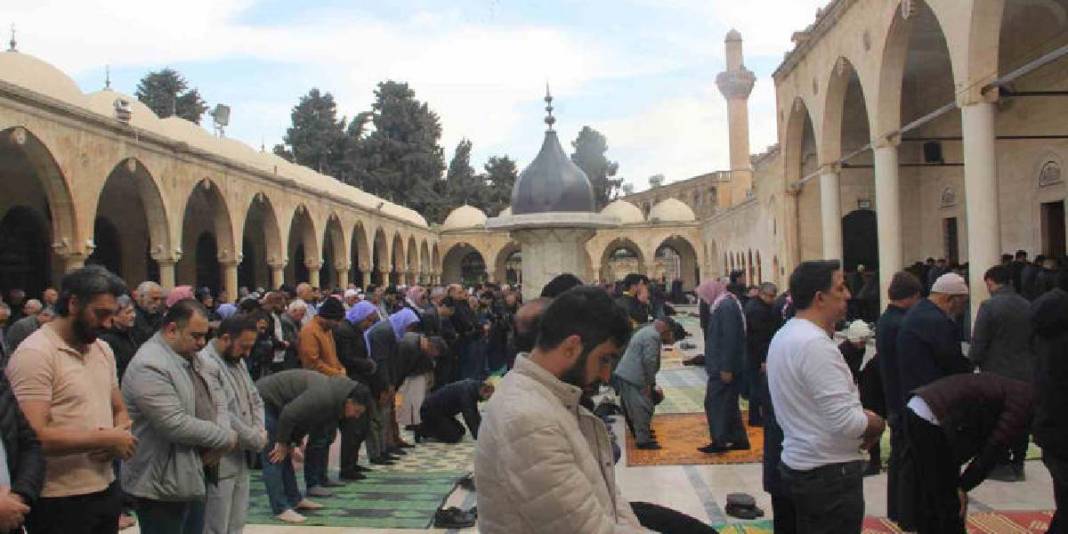 Kiliseydi cami oldu: ‘En eski ibadethane’ asırlara meydan okuyarak ziyaretçi çekiyor 1